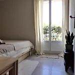 Appartement Avec Jardinet Et Terrasse