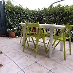 Appartement Avec Jardinet Et Terrasse